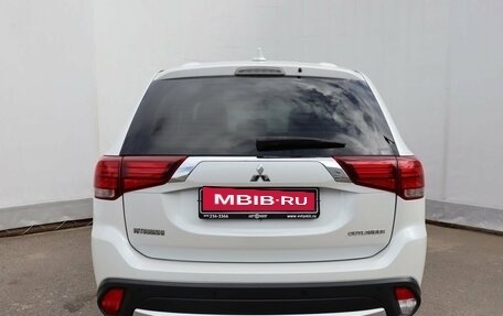Mitsubishi Outlander III рестайлинг 3, 2017 год, 1 855 000 рублей, 5 фотография