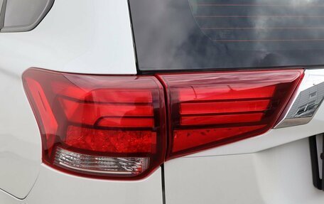 Mitsubishi Outlander III рестайлинг 3, 2017 год, 1 855 000 рублей, 22 фотография