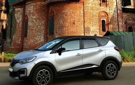 Renault Kaptur I рестайлинг, 2022 год, 1 850 000 рублей, 2 фотография