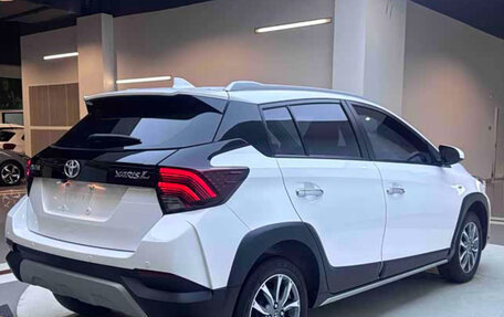 Toyota Yaris, 2022 год, 1 140 000 рублей, 6 фотография