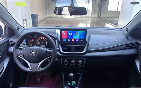 Toyota Yaris, 2022 год, 1 140 000 рублей, 10 фотография