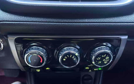 Toyota Yaris, 2022 год, 1 140 000 рублей, 16 фотография