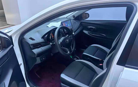 Toyota Yaris, 2022 год, 1 140 000 рублей, 11 фотография