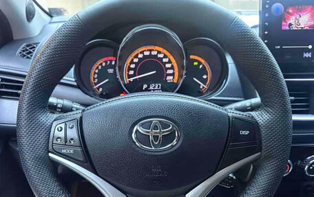 Toyota Yaris, 2022 год, 1 140 000 рублей, 13 фотография