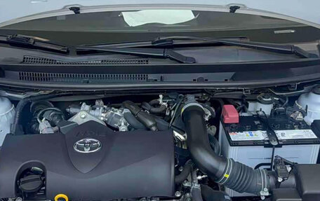 Toyota Yaris, 2022 год, 1 140 000 рублей, 19 фотография