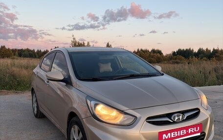 Hyundai Solaris II рестайлинг, 2011 год, 840 000 рублей, 2 фотография