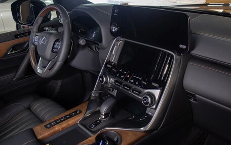 Lexus LX, 2025 год, 24 000 000 рублей, 16 фотография