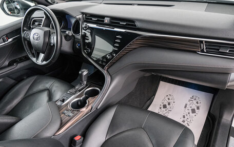 Toyota Camry, 2020 год, 3 699 000 рублей, 10 фотография