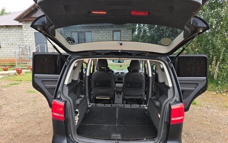 Volkswagen Touran III, 2012 год, 750 000 рублей, 10 фотография