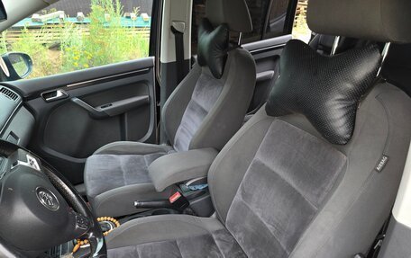 Volkswagen Touran III, 2012 год, 750 000 рублей, 4 фотография