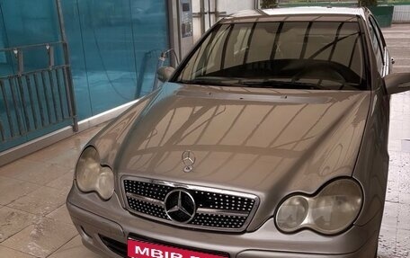 Mercedes-Benz C-Класс, 2006 год, 450 000 рублей, 1 фотография