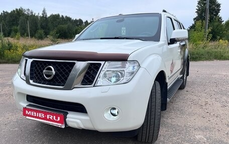Nissan Pathfinder, 2011 год, 1 350 000 рублей, 2 фотография