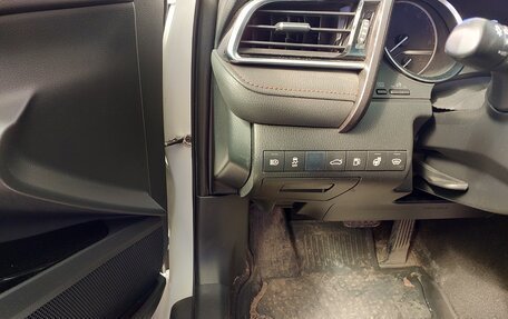 Toyota Camry, 2018 год, 2 300 000 рублей, 11 фотография
