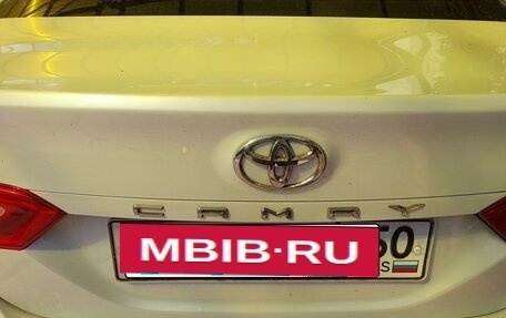 Toyota Camry, 2018 год, 2 300 000 рублей, 4 фотография