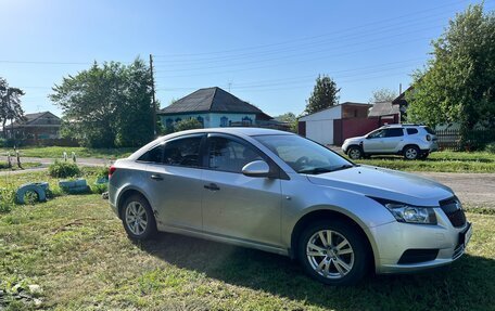 Chevrolet Cruze II, 2010 год, 560 000 рублей, 2 фотография