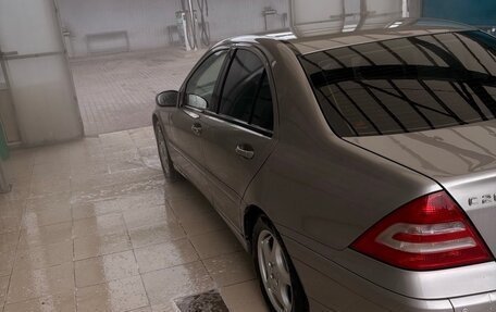 Mercedes-Benz C-Класс, 2006 год, 450 000 рублей, 2 фотография