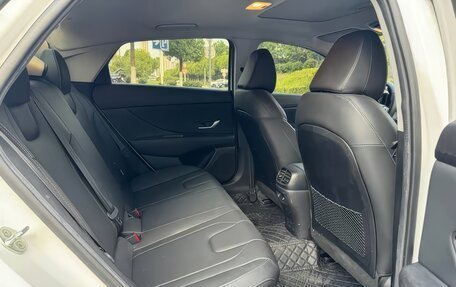 Hyundai Elantra, 2023 год, 1 550 000 рублей, 8 фотография