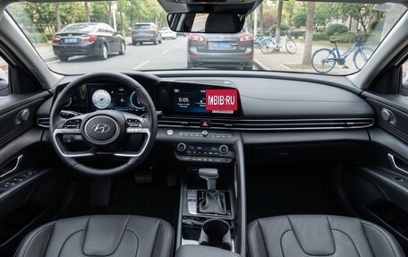 Hyundai Elantra, 2023 год, 1 550 000 рублей, 5 фотография