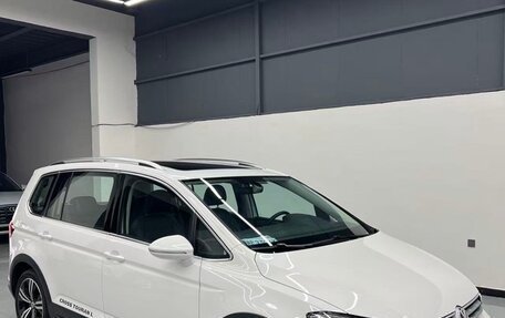 Volkswagen Touran III, 2020 год, 1 900 000 рублей, 3 фотография