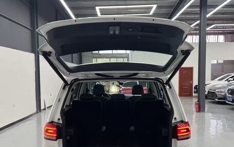 Volkswagen Touran III, 2020 год, 1 900 000 рублей, 8 фотография
