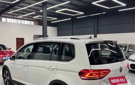 Volkswagen Touran III, 2020 год, 1 900 000 рублей, 7 фотография