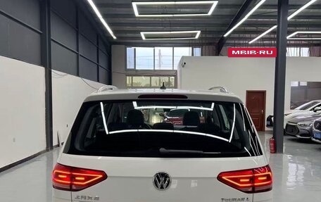 Volkswagen Touran III, 2020 год, 1 900 000 рублей, 6 фотография