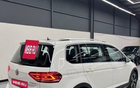 Volkswagen Touran III, 2020 год, 1 900 000 рублей, 5 фотография
