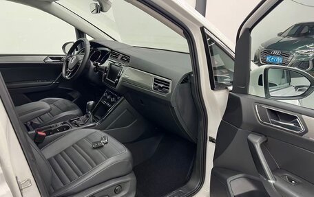 Volkswagen Touran III, 2020 год, 1 900 000 рублей, 16 фотография