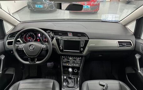 Volkswagen Touran III, 2020 год, 1 900 000 рублей, 20 фотография