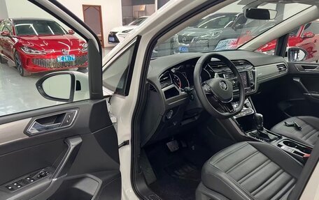 Volkswagen Touran III, 2020 год, 1 900 000 рублей, 26 фотография