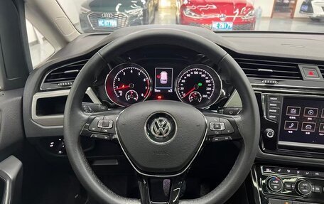 Volkswagen Touran III, 2020 год, 1 900 000 рублей, 32 фотография