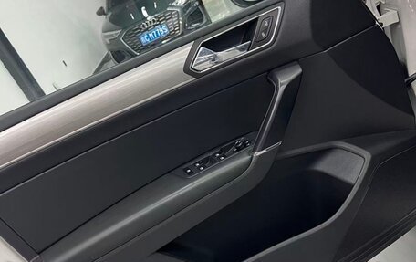 Volkswagen Touran III, 2020 год, 1 900 000 рублей, 31 фотография