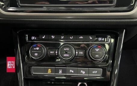 Volkswagen Touran III, 2020 год, 1 900 000 рублей, 24 фотография