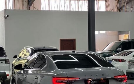 Skoda Superb III рестайлинг, 2022 год, 2 200 000 рублей, 2 фотография