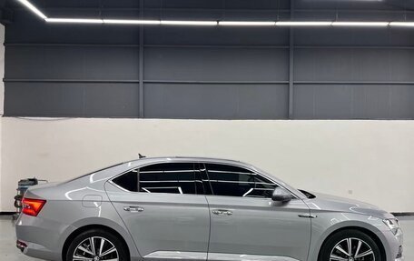 Skoda Superb III рестайлинг, 2022 год, 2 200 000 рублей, 7 фотография