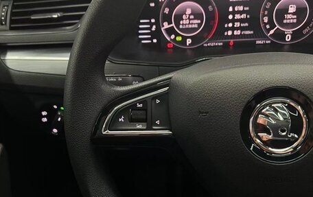 Skoda Superb III рестайлинг, 2022 год, 2 200 000 рублей, 33 фотография