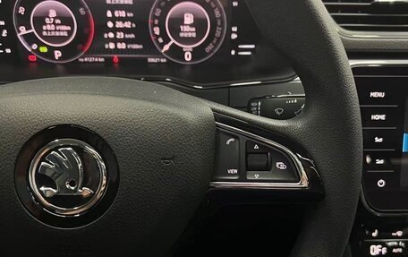 Skoda Superb III рестайлинг, 2022 год, 2 200 000 рублей, 30 фотография
