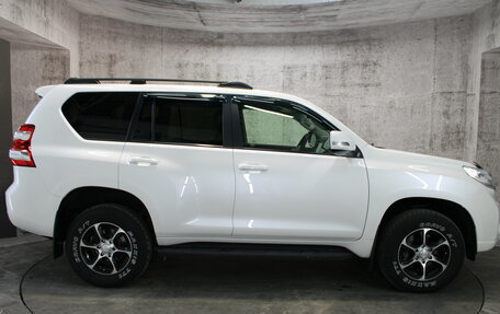 Toyota Land Cruiser Prado 150 рестайлинг 2, 2013 год, 3 085 000 рублей, 4 фотография