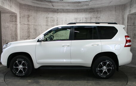 Toyota Land Cruiser Prado 150 рестайлинг 2, 2013 год, 3 085 000 рублей, 5 фотография