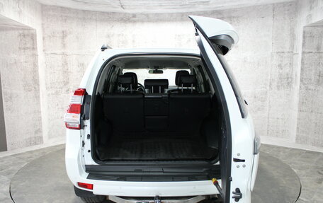 Toyota Land Cruiser Prado 150 рестайлинг 2, 2013 год, 3 085 000 рублей, 14 фотография