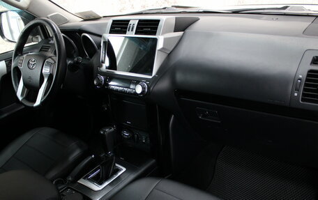 Toyota Land Cruiser Prado 150 рестайлинг 2, 2013 год, 3 085 000 рублей, 11 фотография