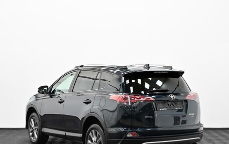 Toyota RAV4, 2018 год, 2 395 000 рублей, 2 фотография