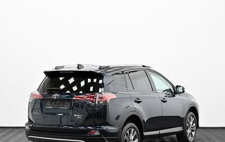 Toyota RAV4, 2018 год, 2 395 000 рублей, 4 фотография