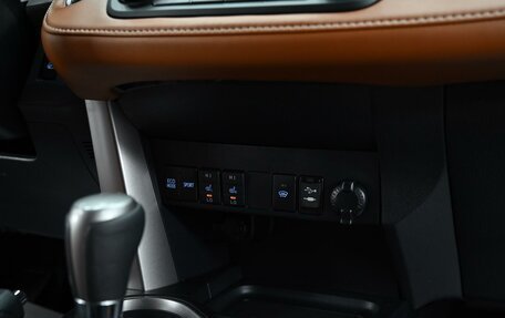 Toyota RAV4, 2018 год, 2 395 000 рублей, 8 фотография