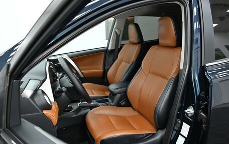 Toyota RAV4, 2018 год, 2 395 000 рублей, 10 фотография
