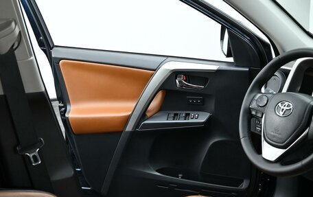 Toyota RAV4, 2018 год, 2 395 000 рублей, 13 фотография