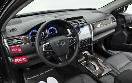 Toyota Camry, 2017 год, 1 895 000 рублей, 5 фотография