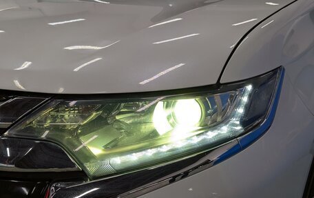Mitsubishi Outlander III рестайлинг 3, 2018 год, 1 649 000 рублей, 8 фотография