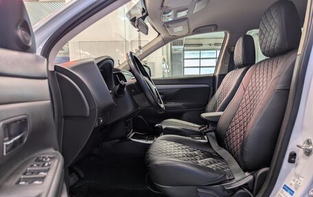 Mitsubishi Outlander III рестайлинг 3, 2018 год, 1 649 000 рублей, 12 фотография