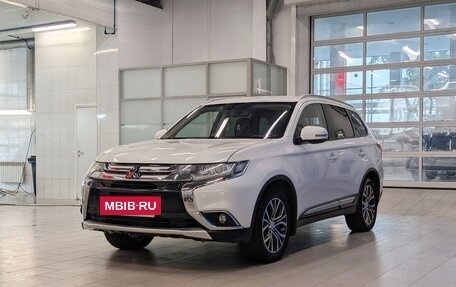 Mitsubishi Outlander III рестайлинг 3, 2018 год, 1 649 000 рублей, 3 фотография